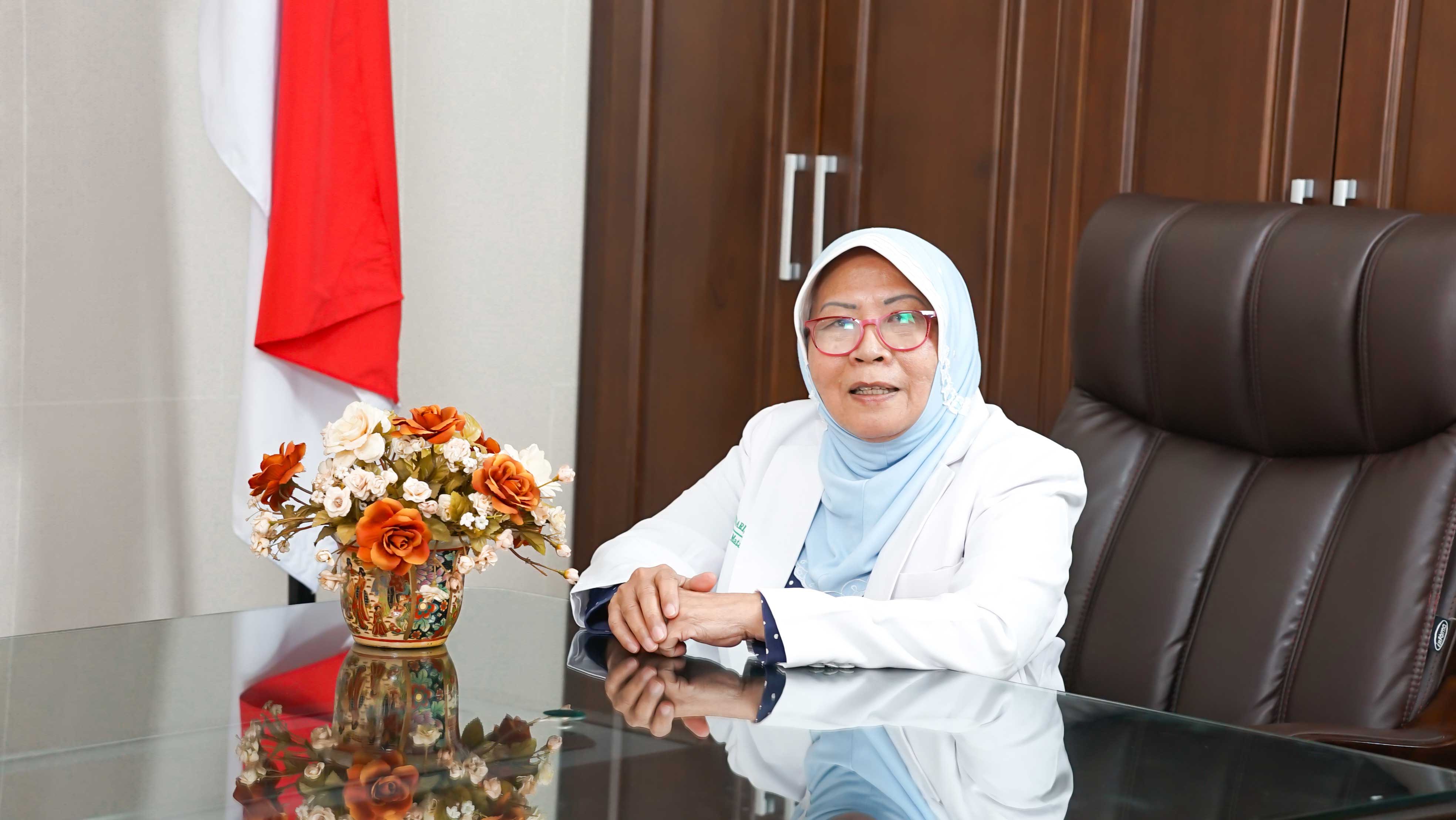 dr. Hj. Siti Sundari,Sp.M, M.Kes