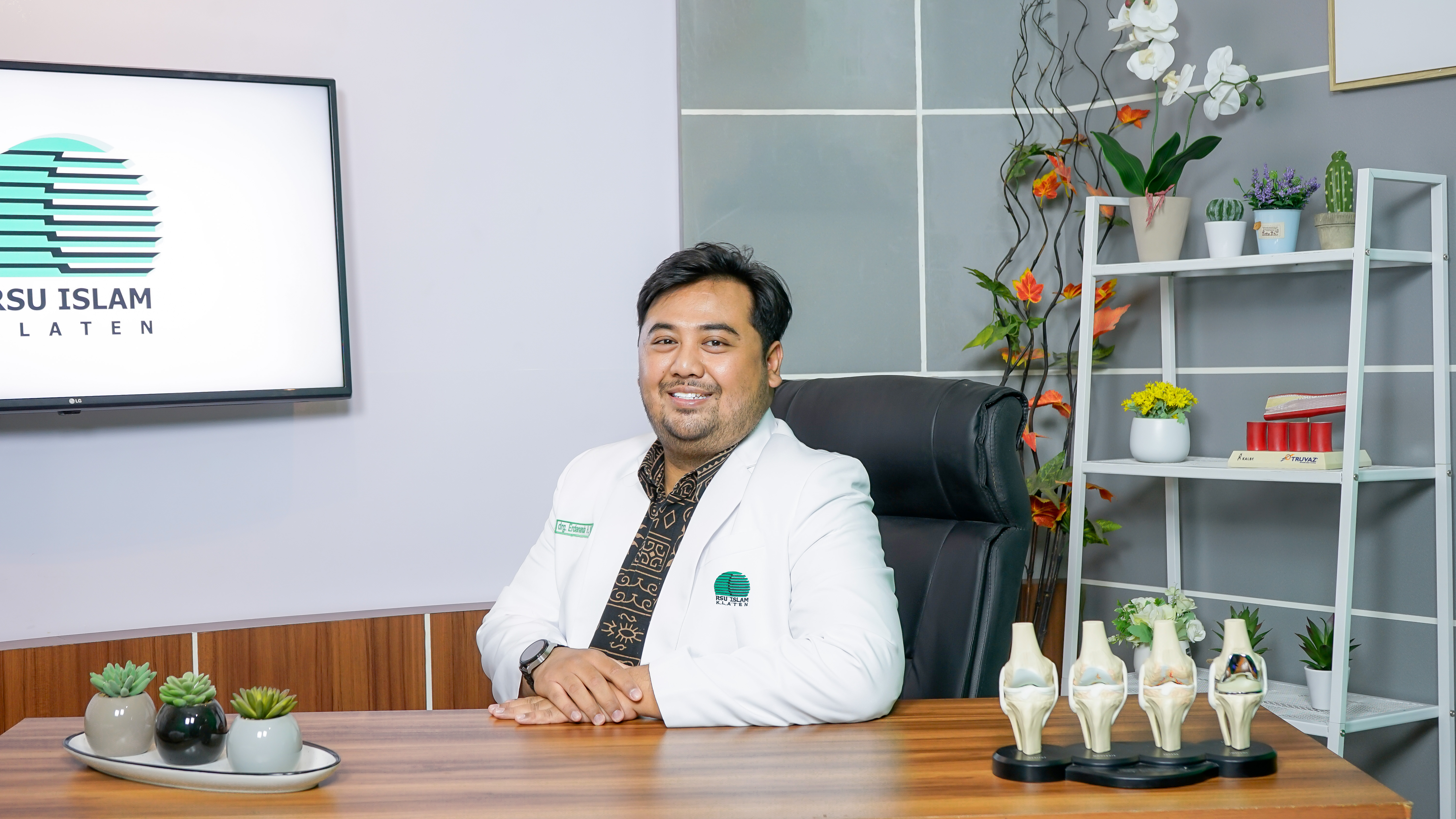 drg. Erdananda Nindya Wirawan, Sp.KG	