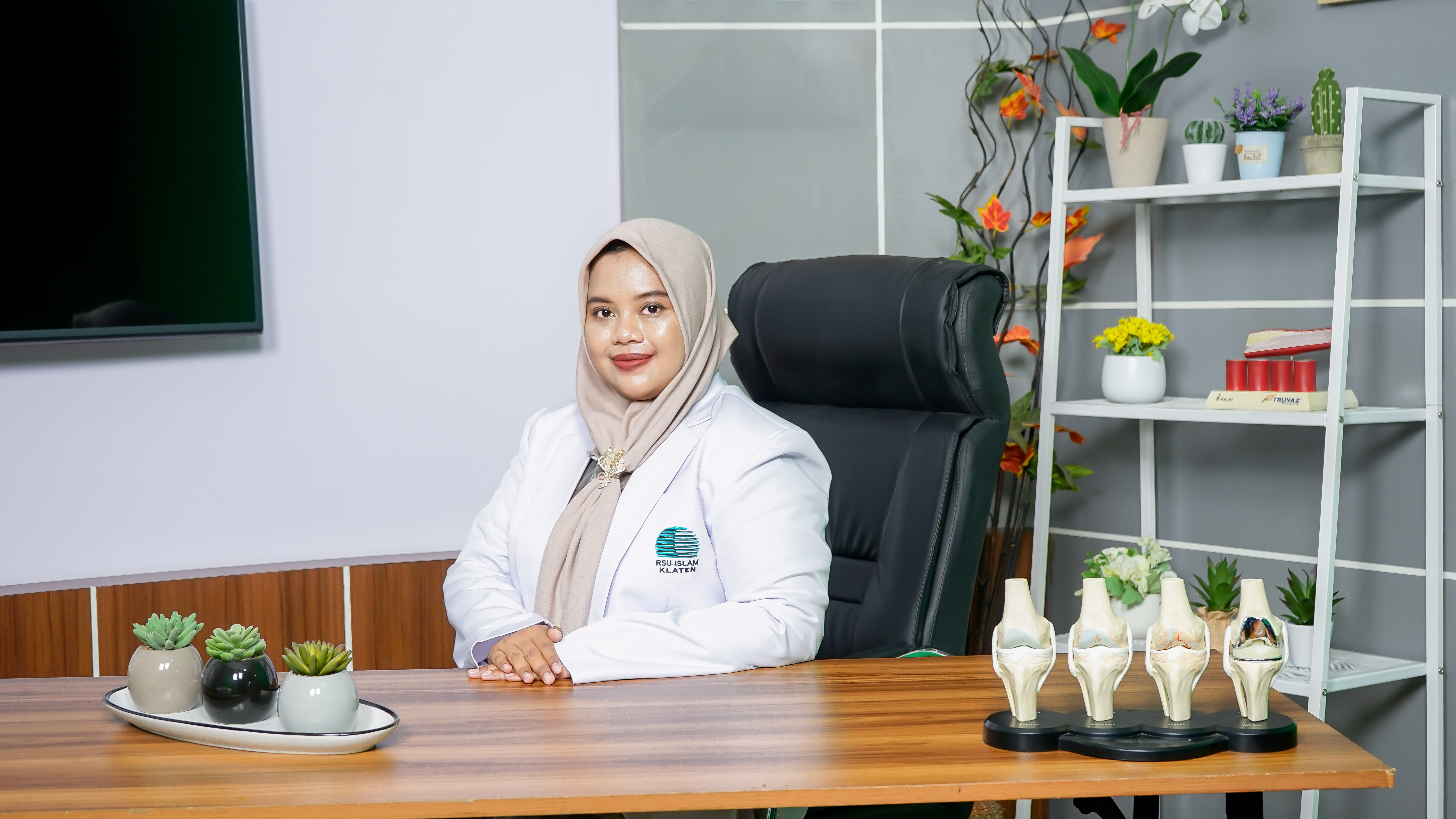 drg. Aprilia Yuanita Anwaristi, Sp.Perio